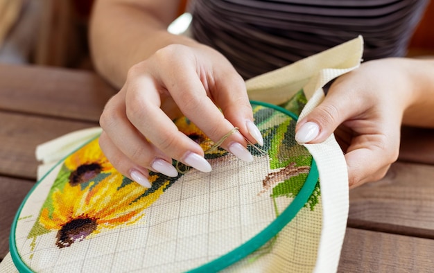 Ręcznie wyszywany detal